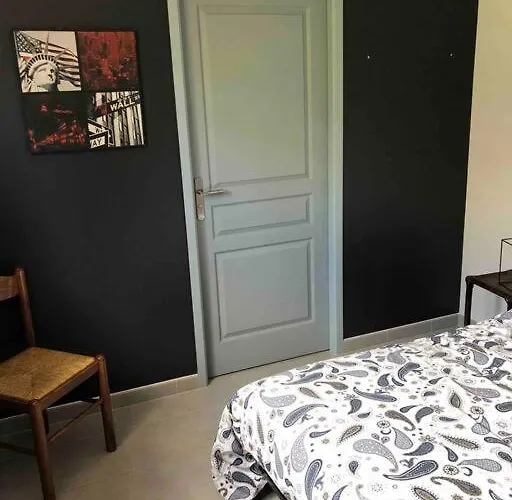 Independante Au Coeur D'un Jardin Arbore.